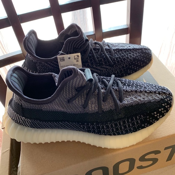 Yeezy Boost 350 v2 - Picture 4 of 6